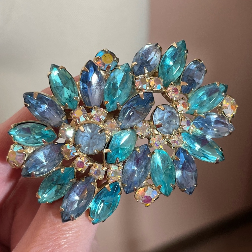 Vintage 1940 50 Retro Juliana Pale Blue Marquise Cut Art deco Crystal Brooch